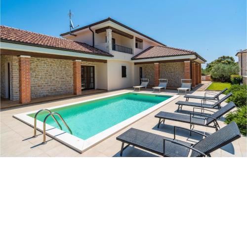 Four-Bedroom Holiday Home in Muline