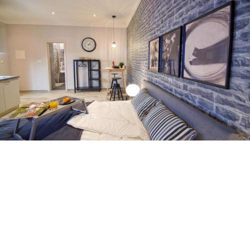 Frank-Kiss Apartments