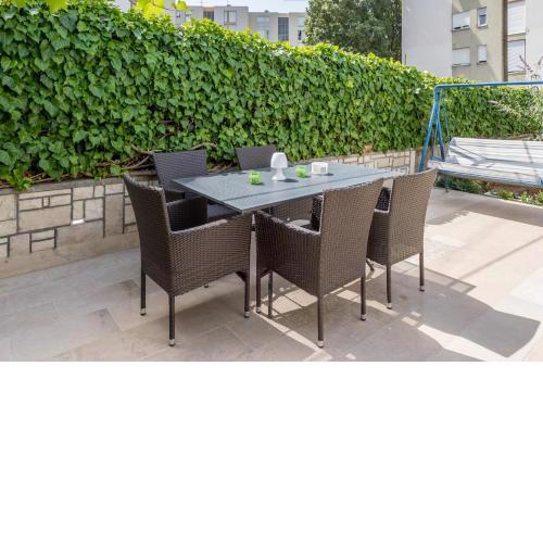 Garden Apartment Dina with free Parking