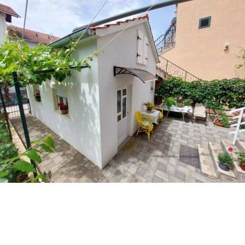 Garden house Apartments