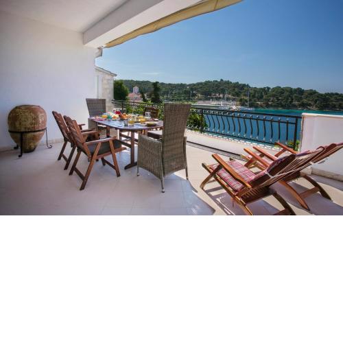 Golden view luxury apartment