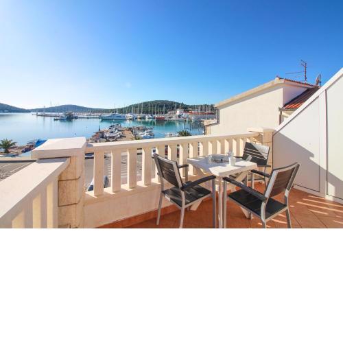 Goles apartments-First row to the sea