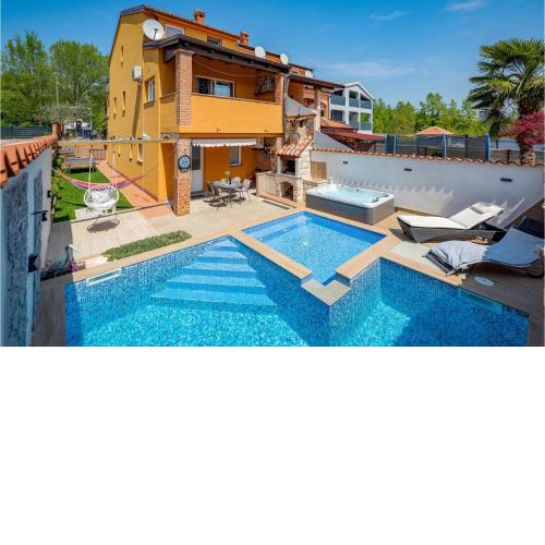 Gorgeous Apartment In Baderna With Jacuzzi