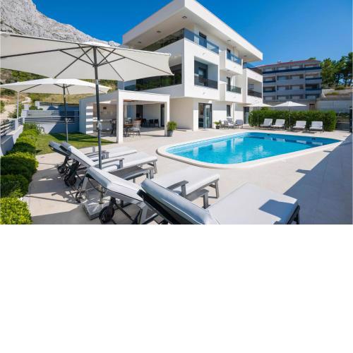 Gorgeous Apartment In Baska Voda With Heated Swimming Pool