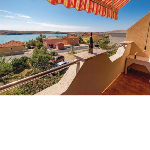 Gorgeous Apartment In Dinjiska With Wifi