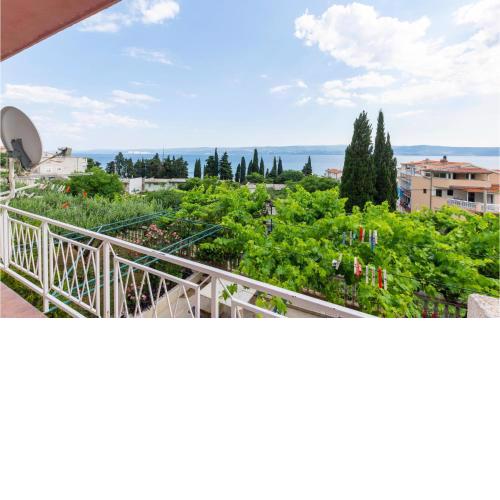 Gorgeous Apartment In Duce With Wifi