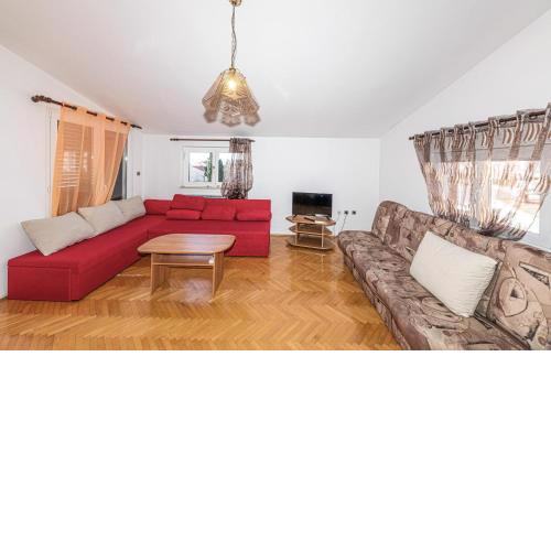 Gorgeous Apartment In Kastel Kambelovac With Wifi