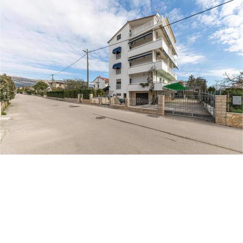 Gorgeous Apartment In Kastel Stafilic With Wifi