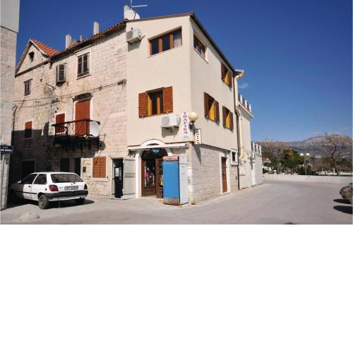 Gorgeous Apartment In Kastel Stari With Wifi