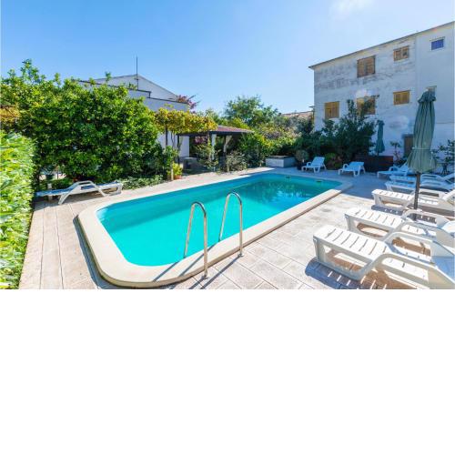 Gorgeous Apartment In Kastel Stari With Wifi