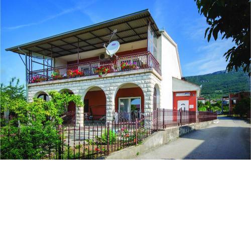 Gorgeous Apartment In Kastel Stari With Wifi