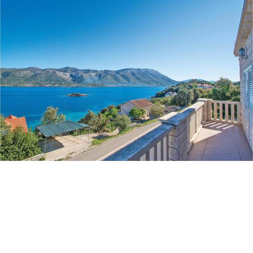 Gorgeous Apartment In Korcula With Kitchen