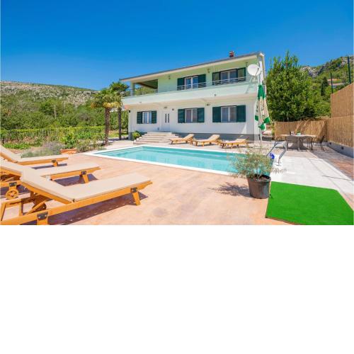 Gorgeous Apartment In Kresevo With Wifi