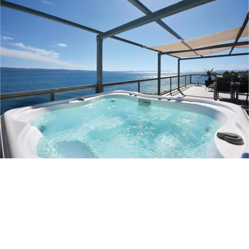 Gorgeous Apartment In Krilo Jesenice With Jacuzzi
