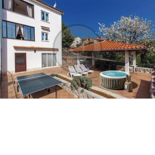 Gorgeous Apartment In Lovran With Jacuzzi