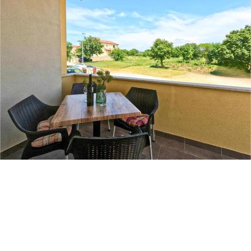 Gorgeous Apartment In Lovrecica With Kitchen