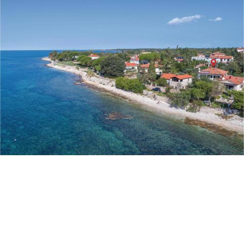 Gorgeous Apartment In Lovrecica With Wifi