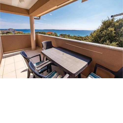 Gorgeous Apartment In Mandre With Wifi