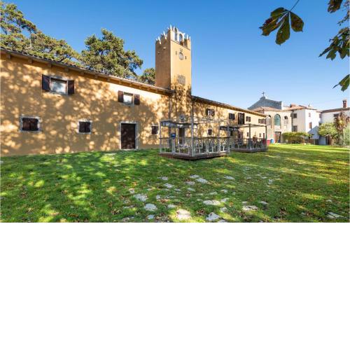 Gorgeous Apartment In Martinski With Wifi