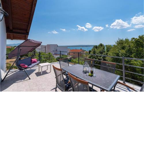 Gorgeous Apartment In Maslenica With Wifi