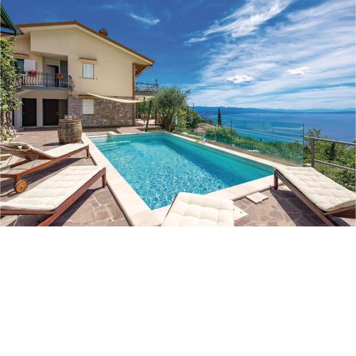 Gorgeous Apartment In Matulji With Kitchen