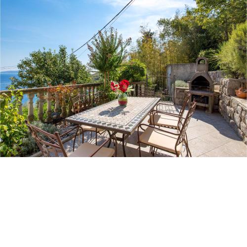 Gorgeous Apartment In Medveja With House Sea View