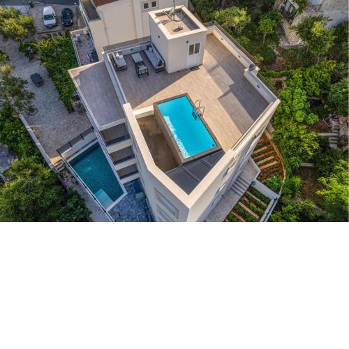 Gorgeous Apartment In Okrug Gornji With Lake View