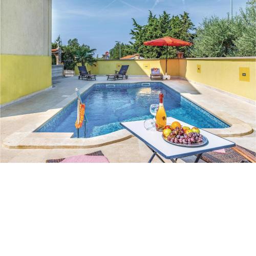 Gorgeous Apartment In Pula With House Sea View