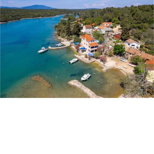 Gorgeous Apartment In Punta Kriza With Wifi