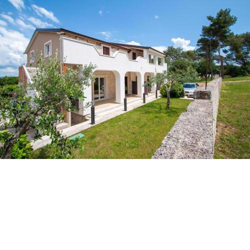 Gorgeous Apartment In Rovinjsko Selo With Wifi