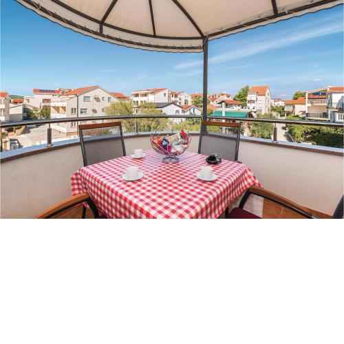 Gorgeous Apartment In Srima With Kitchen