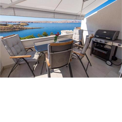 Gorgeous Apartment In Stinica With House Sea View