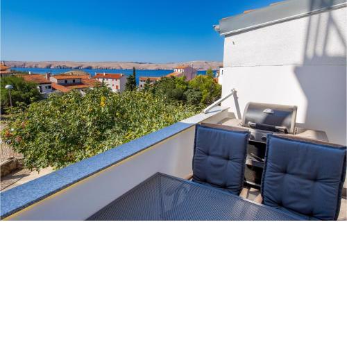 Gorgeous Apartment In Stinica With House Sea View
