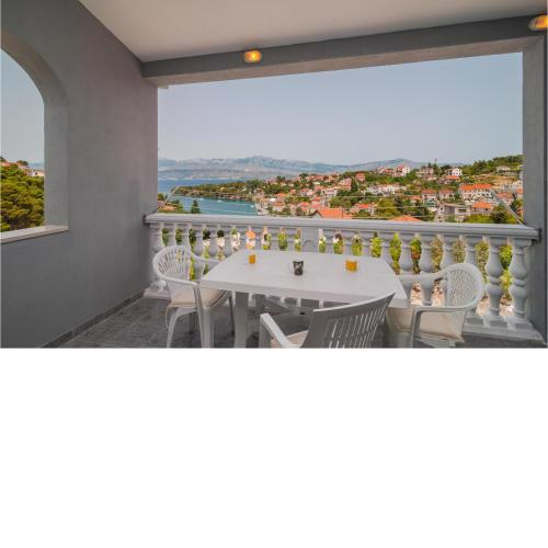 Gorgeous Apartment In Supetar-Splitska With Wifi