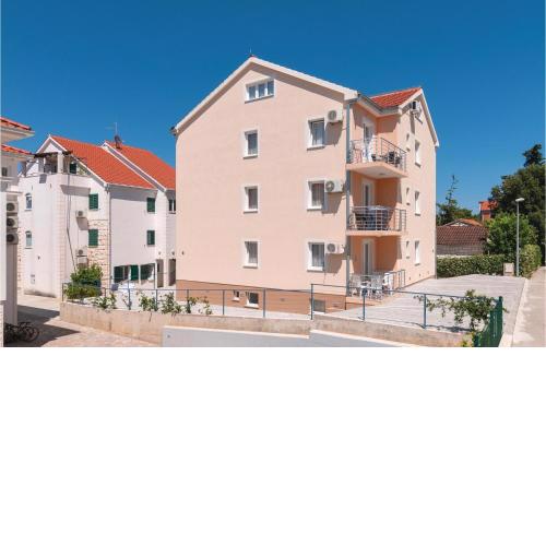 Gorgeous Apartment In Supetar With Wifi