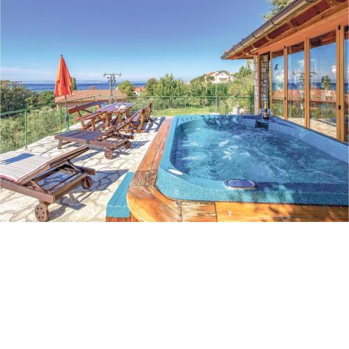 Gorgeous Apartment In Supetarska Draga With Sauna