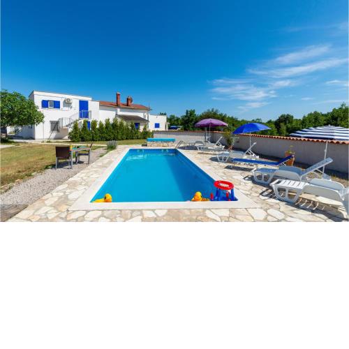 Gorgeous Apartment In Trget With Wifi