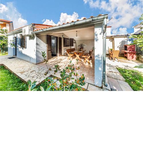 Gorgeous Apartment In Valbandon With Wifi