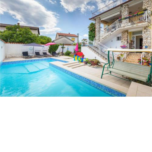 Gorgeous Apartment In Valbandon With Wifi