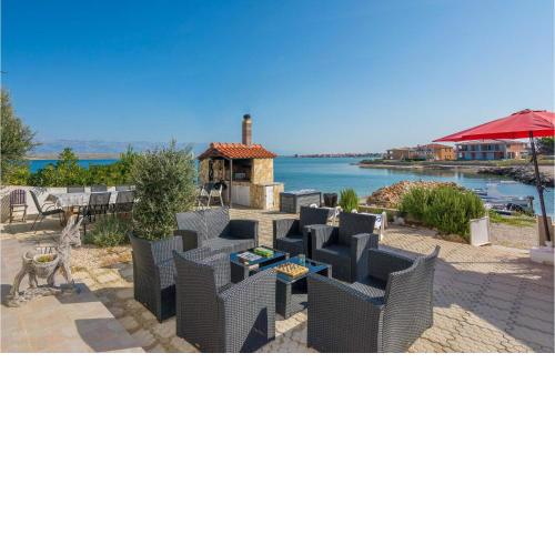 Gorgeous Apartment In Vir With House Sea View