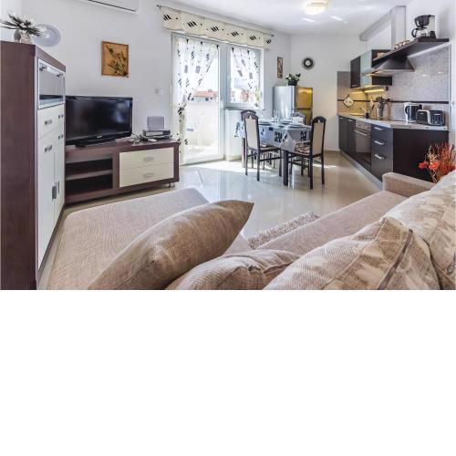 Gorgeous Apartment In Vodnjan With Kitchen