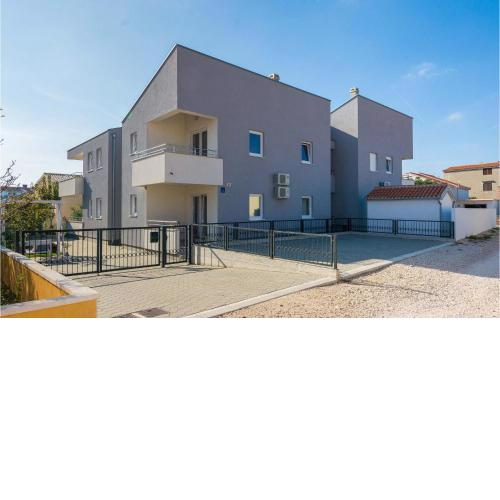 Gorgeous Apartment In Vrsi-Mulo With Wifi