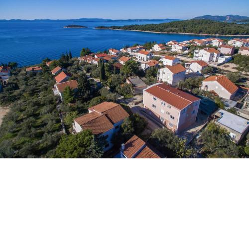 Gorgeous Apartment In Zdrelac With Wifi