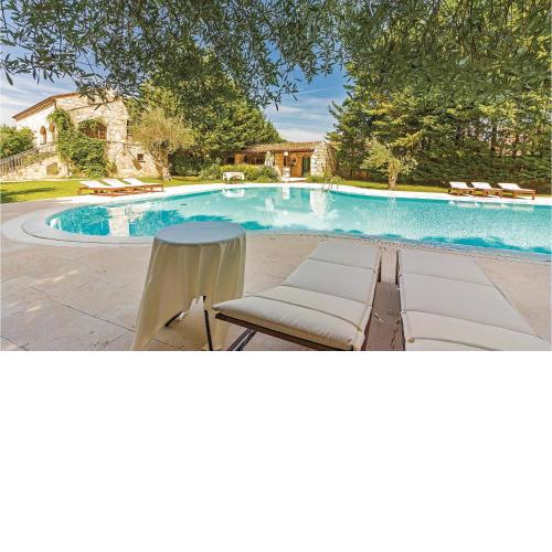 Gorgeous Home In Bale With Wifi