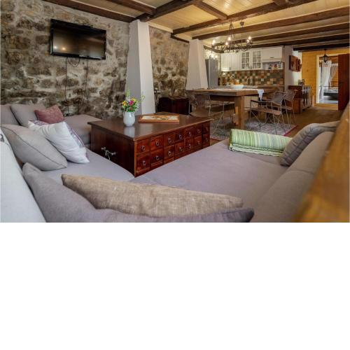 Gorgeous Home In Brod Na Kupi With Wifi