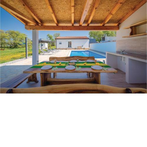 Gorgeous Home In Buje With Kitchen