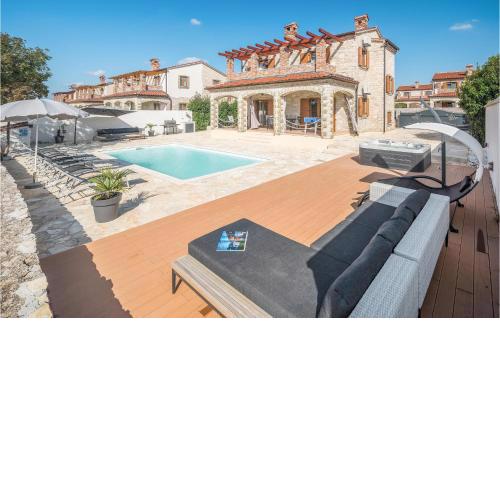 Gorgeous Home In Cabrunici With Wifi
