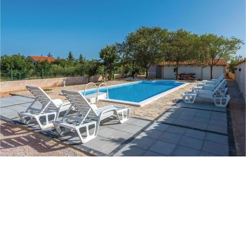 Gorgeous Home In Cista Velika With Kitchen
