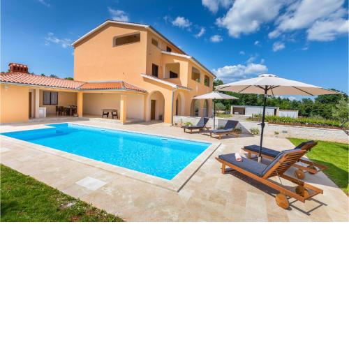 Gorgeous Home In Divsici With Wifi