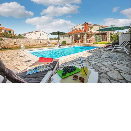 Gorgeous Home In Golubovo With Kitchen